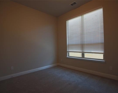 219 Lexington Avenue - Photo Thumbnail 6
