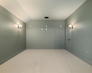 1040 Edgefield Lane - Photo Thumbnail 23