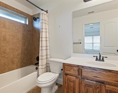 1040 Edgefield Lane - Photo Thumbnail 27