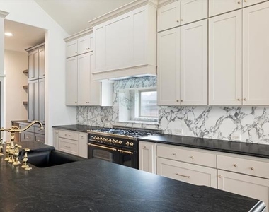 1040 Edgefield Lane - Photo Thumbnail 8