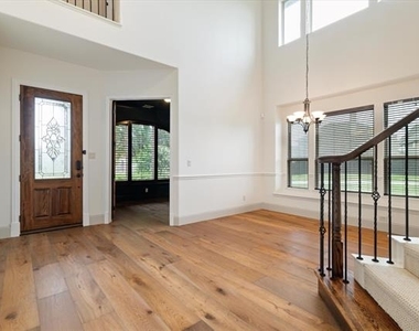 1040 Edgefield Lane - Photo Thumbnail 2