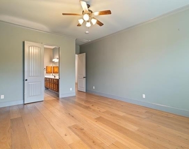 1040 Edgefield Lane - Photo Thumbnail 13