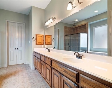 1040 Edgefield Lane - Photo Thumbnail 14