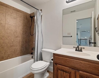 1040 Edgefield Lane - Photo Thumbnail 25