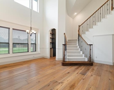1040 Edgefield Lane - Photo Thumbnail 1