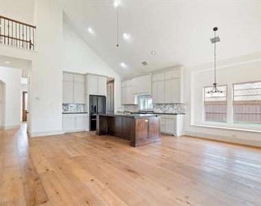 1040 Edgefield Lane - Photo Thumbnail 6