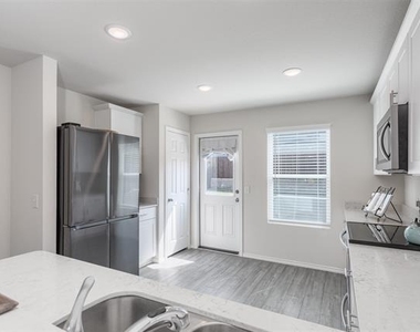 859 Table Rock Street - Photo Thumbnail 8