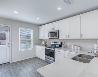 859 Table Rock Street - Photo Thumbnail 7