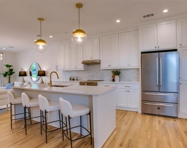 7207 Gaston Avenue - Photo Thumbnail 3