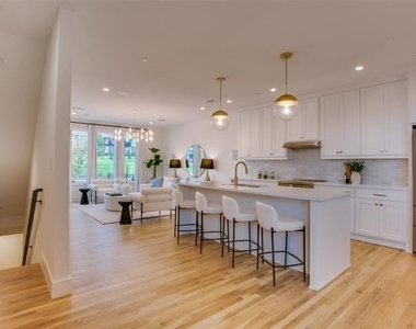 7207 Gaston Avenue - Photo Thumbnail 15