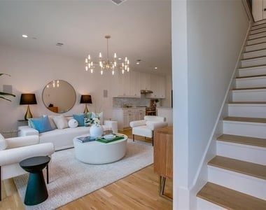 7207 Gaston Avenue - Photo Thumbnail 8