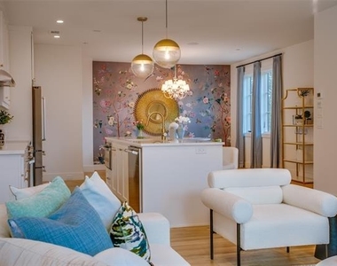 7207 Gaston Avenue - Photo Thumbnail 10