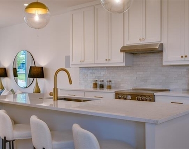7207 Gaston Avenue - Photo Thumbnail 16