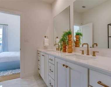 7207 Gaston Avenue - Photo Thumbnail 32