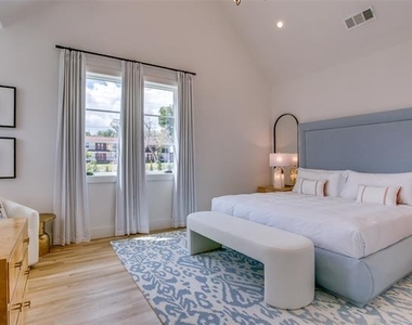 7207 Gaston Avenue - Photo Thumbnail 26
