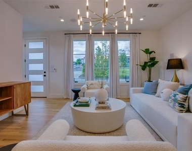 7207 Gaston Avenue - Photo Thumbnail 12