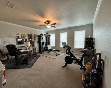 1609 Meadow Trail - Photo Thumbnail 13