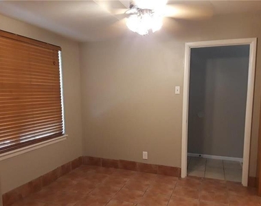 8417 Monmouth Drive - Photo Thumbnail 3