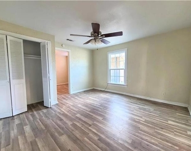 4504 Stonewall Street - Photo Thumbnail 7