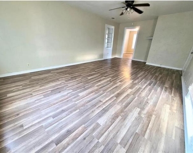 4504 Stonewall Street - Photo Thumbnail 5