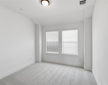 2521 Brunswick Way - Photo Thumbnail 13