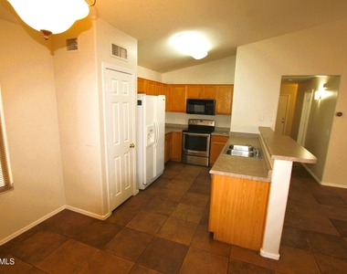 12437 W Via Camille Drive - Photo Thumbnail 5