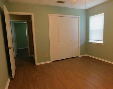 2445 Eastbrook Drive - Photo Thumbnail 16
