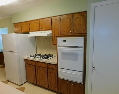 2445 Eastbrook Drive - Photo Thumbnail 6