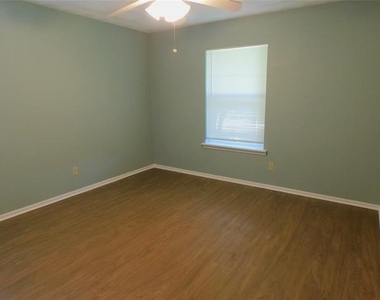 2445 Eastbrook Drive - Photo Thumbnail 14