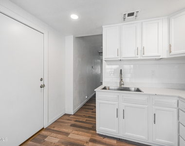 22 E Riverside Street - Photo Thumbnail 9