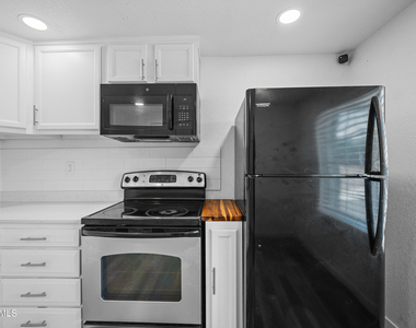 22 E Riverside Street - Photo Thumbnail 8