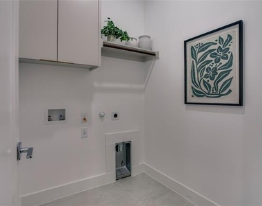 2313 S Vernon Avenue - Photo Thumbnail 19