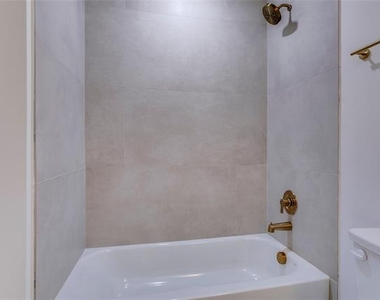 2313 S Vernon Avenue - Photo Thumbnail 24