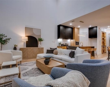 2313 S Vernon Avenue - Photo Thumbnail 5