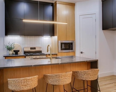 2313 S Vernon Avenue - Photo Thumbnail 9