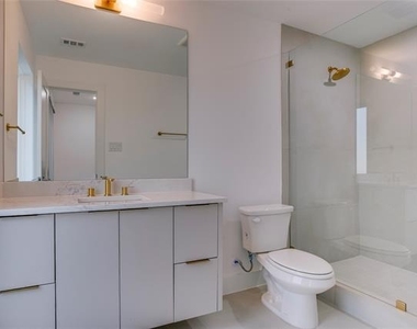 2313 S Vernon Avenue - Photo Thumbnail 29