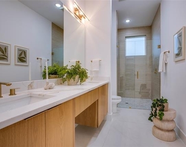 2313 S Vernon Avenue - Photo Thumbnail 35