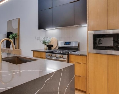 2313 S Vernon Avenue - Photo Thumbnail 17