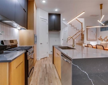2313 S Vernon Avenue - Photo Thumbnail 7