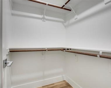 2313 S Vernon Avenue - Photo Thumbnail 22