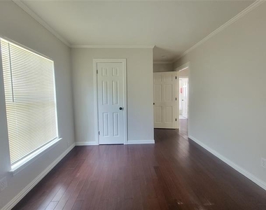 1225 Blalock Avenue - Photo Thumbnail 15