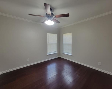 1225 Blalock Avenue - Photo Thumbnail 16