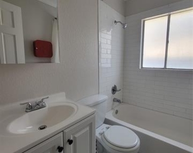 1225 Blalock Avenue - Photo Thumbnail 17