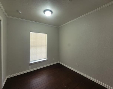 1225 Blalock Avenue - Photo Thumbnail 6