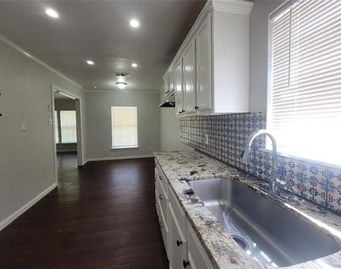 1225 Blalock Avenue - Photo Thumbnail 9