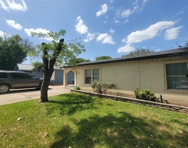 1225 Blalock Avenue - Photo Thumbnail 2
