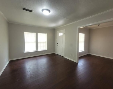 1225 Blalock Avenue - Photo Thumbnail 5