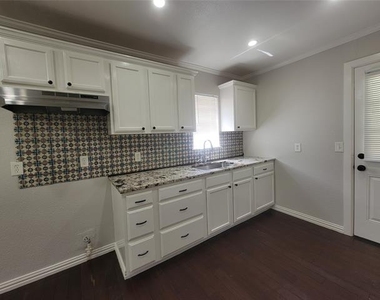 1225 Blalock Avenue - Photo Thumbnail 8