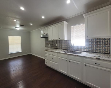 1225 Blalock Avenue - Photo Thumbnail 10