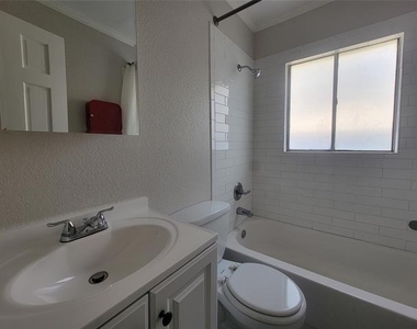 1225 Blalock Avenue - Photo Thumbnail 14